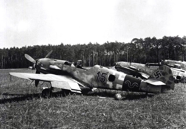 1-Bf-109K4-4.JG53-(B15+~)-WNr-332570-Schleibheim-1944-01