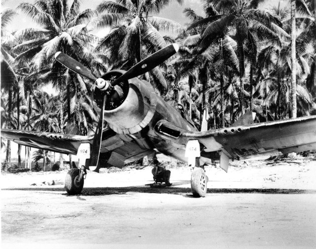 f4u-1d-corsair-fighter-no-974-of-marine-squadron-222-1943-44